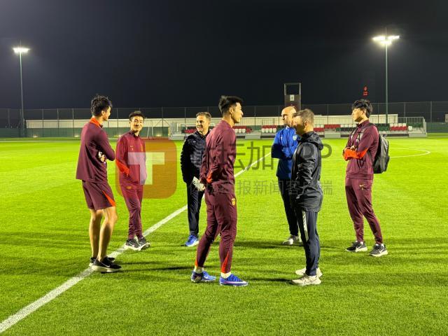 九游平台-【现场直击】中乌赛后的老友会 卡纳瓦罗再会众弟子